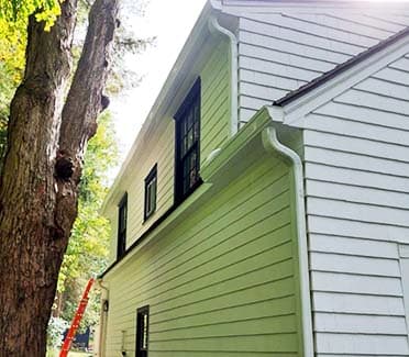 Seamless White Aluminum Gutters